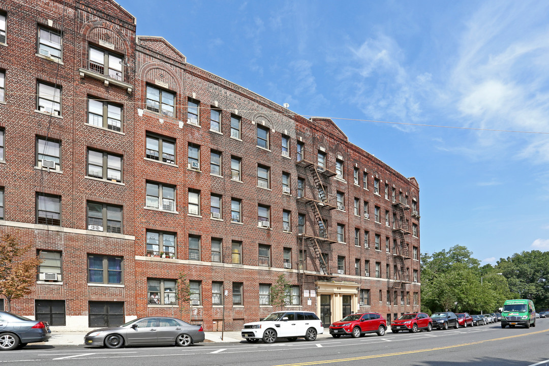 131 Fort George Avenue in New York, NY - Building Photo