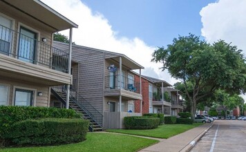 Sabo Village in Houston, TX - Building Photo - Building Photo