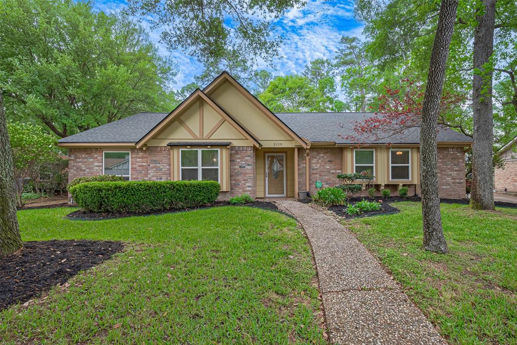 2119 Riverlawn Dr in Humble, TX - Building Photo