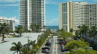 3161 S Ocean Dr in Hallandale Beach, FL - Building Photo