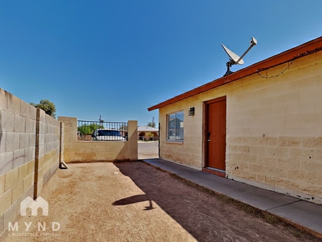 9163 W Washington St in Tolleson, AZ - Building Photo - Building Photo