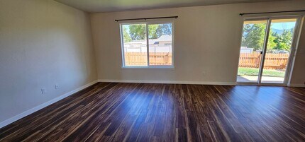 1227 Annabelle Ln in Grants Pass, OR - Building Photo - Building Photo