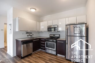 1545 W Glenlake Ave, Unit 2D in Chicago, IL - Building Photo - Building Photo