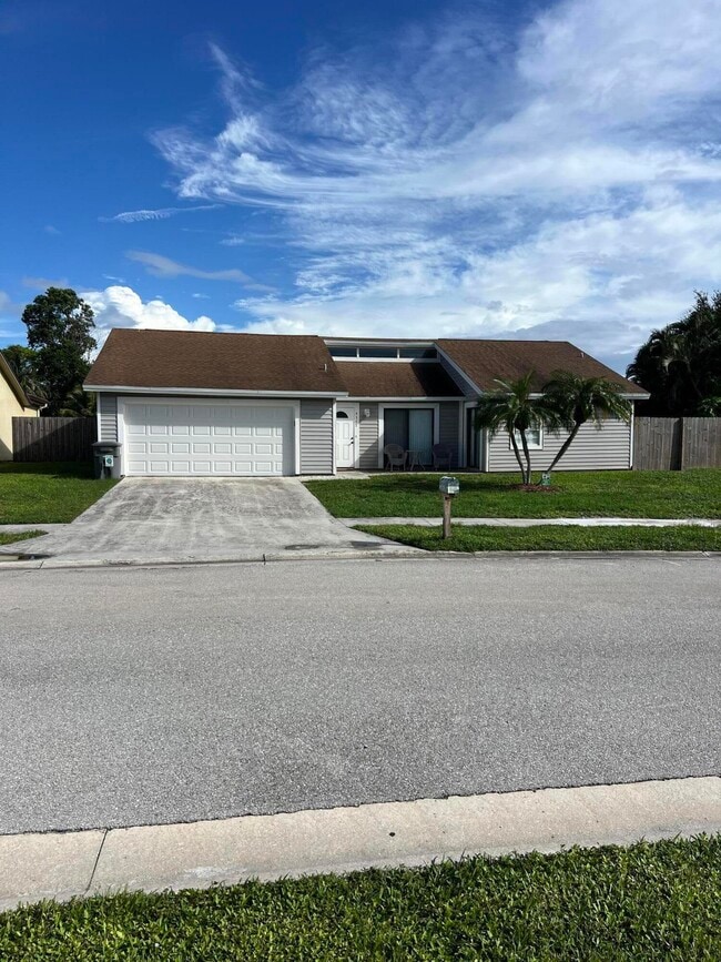 9353 Longmeadow Cir