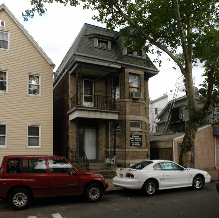 154 Van Buren St in Newark, NJ - Building Photo