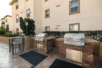 Avery in Valley Village, CA - Foto de edificio - Building Photo