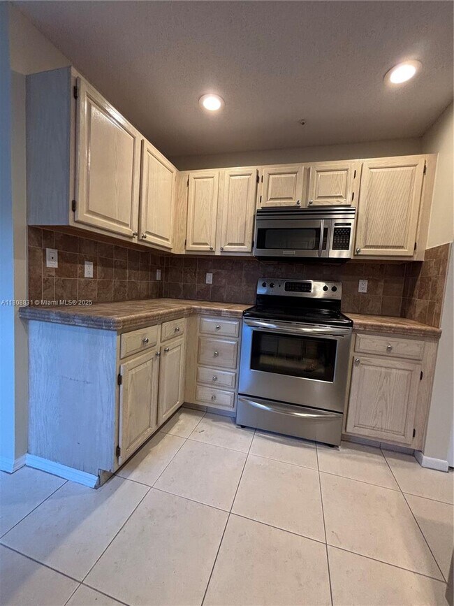 9366 Arborwood Cir in Davie, FL - Building Photo - Building Photo