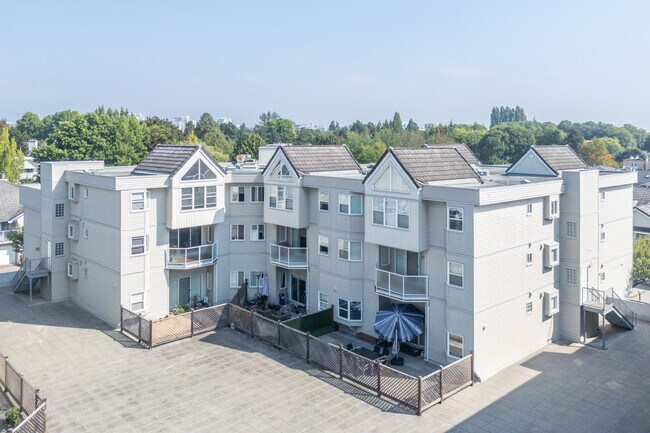 Windsor Garden in Richmond, BC - Building Photo - Building Photo