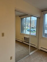 2025 E Greenwich Ave in Milwaukee, WI - Building Photo - Building Photo