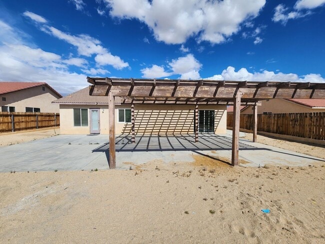 5930 Regino Ave in Twentynine Palms, CA - Building Photo - Building Photo