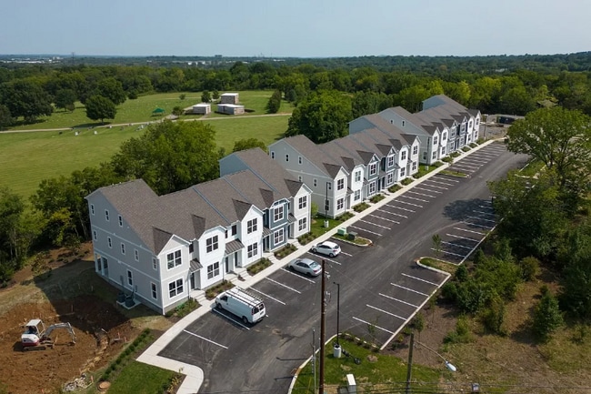 1170 Dickerson Rd in Goodlettsville, TN - Foto de edificio - Building Photo
