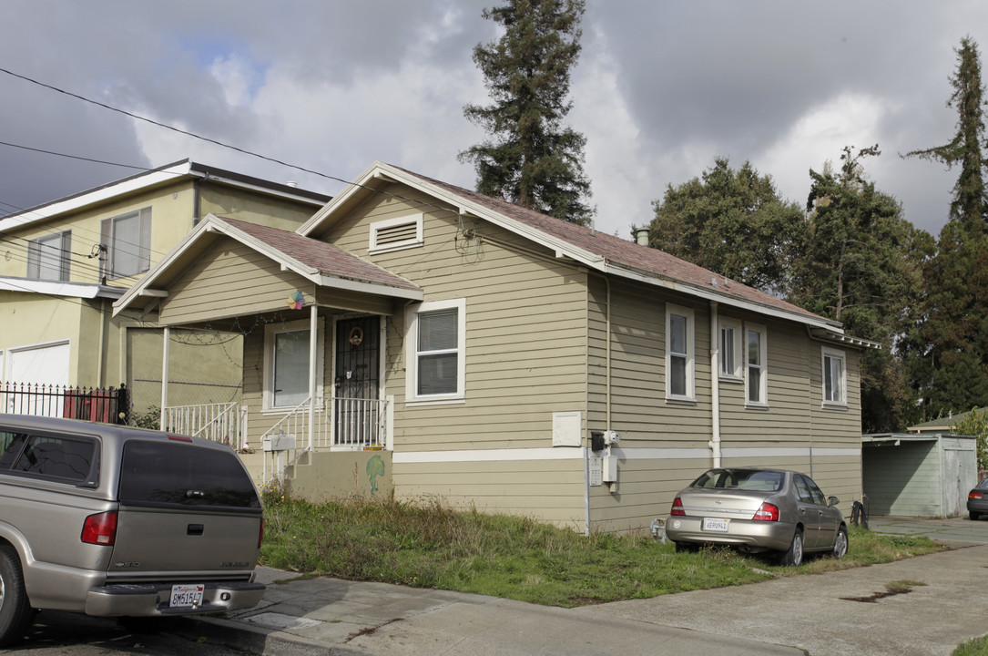 3584-3586 Galindo St in Oakland, CA - Building Photo