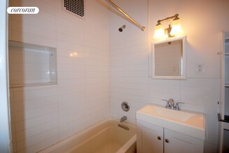 415 E 82nd St in New York, NY - Building Photo - Building Photo