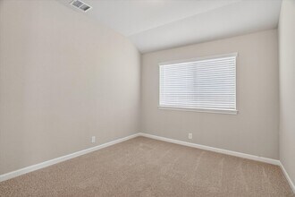 925 Creekhollow Dr in Godley, TX - Building Photo - Building Photo