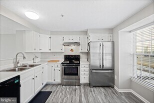 6076 Laurel Wreath Way in Columbia, MD - Building Photo