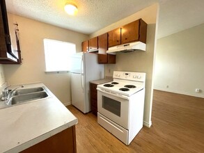 917 S Church St, Unit B in Rockport, TX - Building Photo - Building Photo