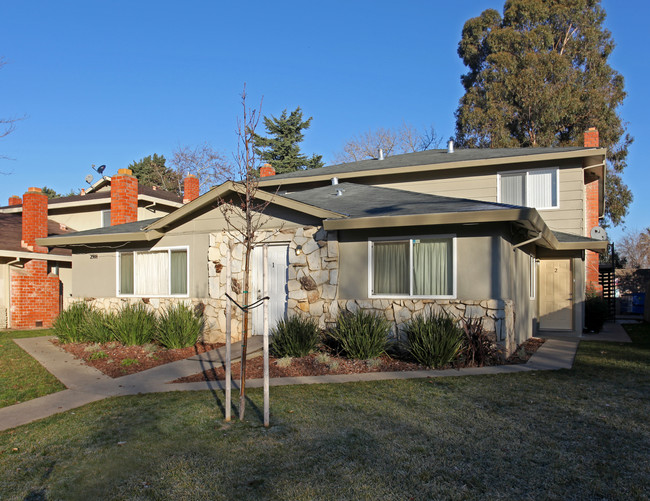 2908 Norcade Cir in Sacramento, CA - Foto de edificio - Building Photo