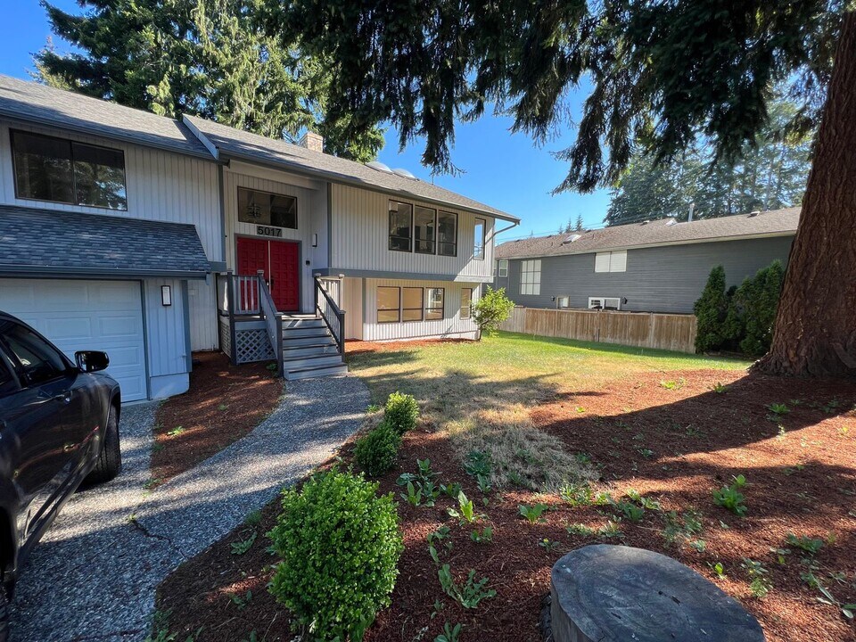 5017 129th Pl SE in Everett, WA - Building Photo
