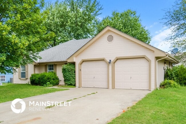 1602 Cooper Dr in Raymore, MO - Building Photo - Building Photo