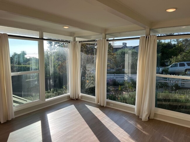 421 Myrtle St in Laguna Beach, CA - Building Photo - Building Photo