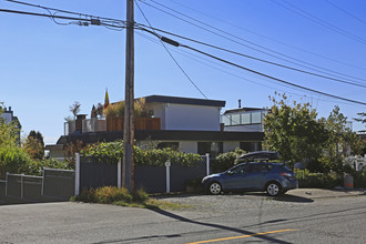 15120 Prospect Av in White Rock, BC - Building Photo - Building Photo