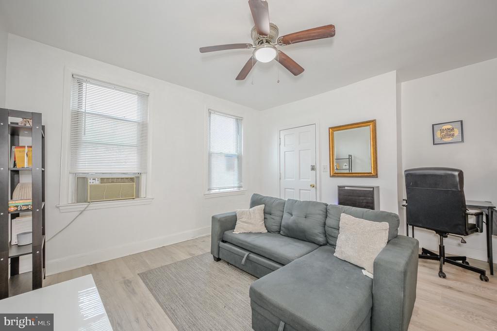 221 35th St NE in Washington, DC - Building Photo