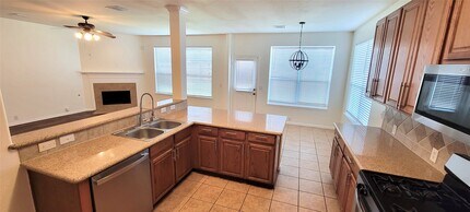 8801 Sun Haven Ln in Pearland, TX - Building Photo - Building Photo