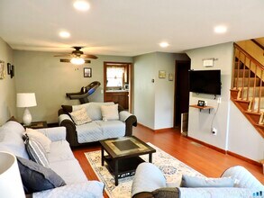 2 St Marc Cir in South Windsor, CT - Building Photo - Building Photo