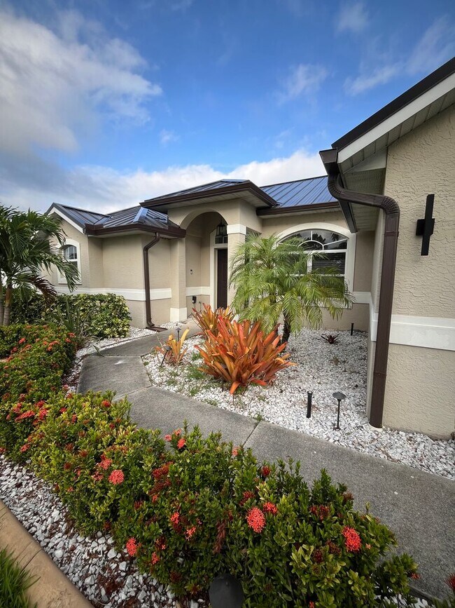 2526 SW Deckard St in Port St. Lucie, FL - Building Photo - Building Photo