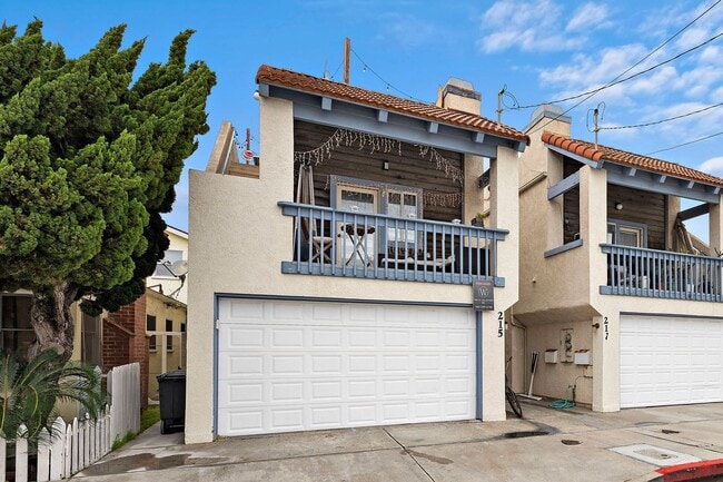 215 20th St in Newport Beach, CA - Building Photo - Building Photo