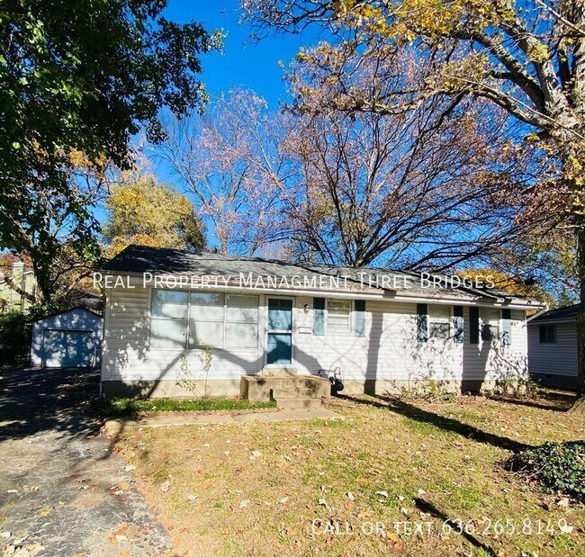 9 Regina Ct in Florissant, MO - Foto de edificio - Building Photo
