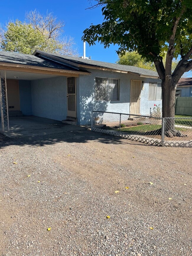 1325 Tapia Blvd SW in Albuquerque, NM - Building Photo - Building Photo
