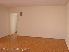 Villa Roma in Reseda, CA - Building Photo - Building Photo