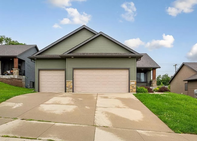 1253 Turnberry Dr SE in Rochester, MN - Foto de edificio - Building Photo