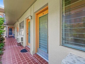 1060 Pennsylvania Ave, Unit 4 in Miami Beach, FL - Building Photo - Building Photo