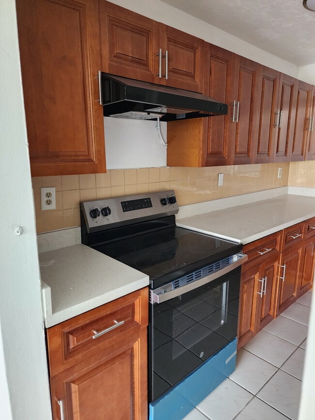 650 NE 149th St, Unit 408A in North Miami, FL - Building Photo - Building Photo