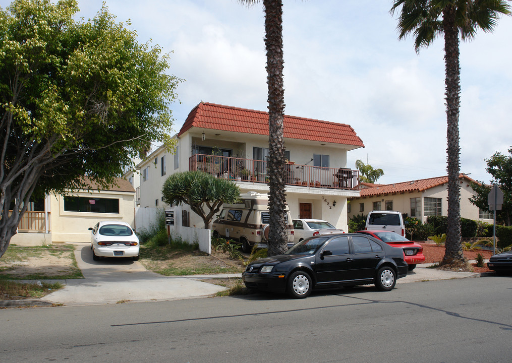 1622 Diamond St in San Diego, CA - Building Photo