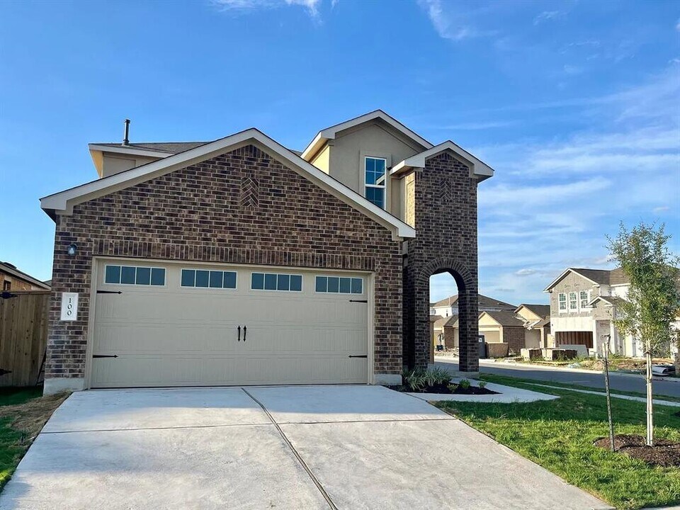 100 Milliner Lp in Hutto, TX - Building Photo