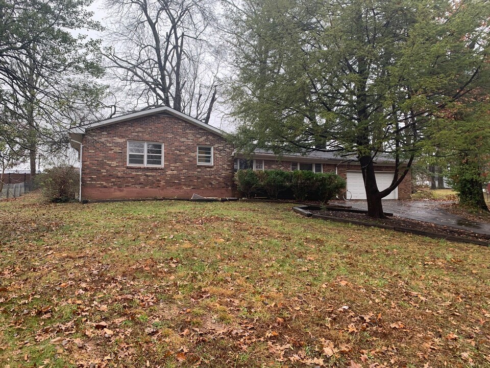 624 Cherrywood Dr in Elizabethtown, KY - Building Photo