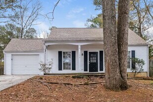 11010 Highridge Ct in Hampton, GA - Building Photo