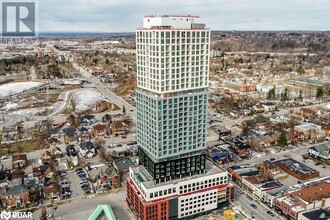 39 Mary St in Barrie, ON - Building Photo - Building Photo