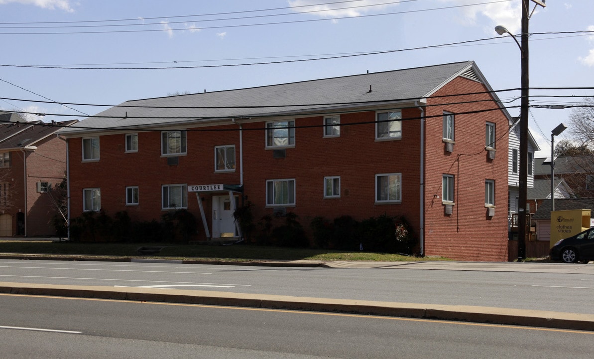 The Courtlee in Arlington, VA - Foto de edificio