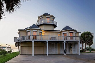 22621 Bay Point Dr in Galveston, TX - Building Photo - Building Photo
