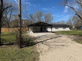 3259 Huff Dr in Orange, TX - Building Photo