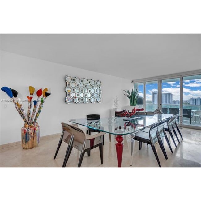 1643 Brickell Ave in Miami, FL - Building Photo - Building Photo