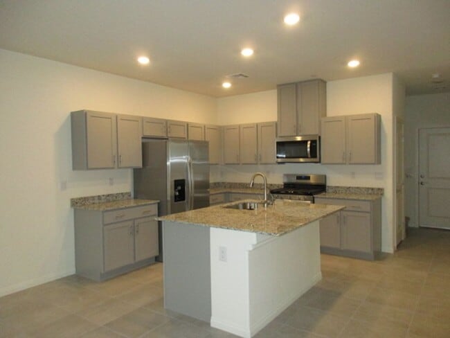 422 Canary Song Dr in Henderson, NV - Building Photo - Building Photo