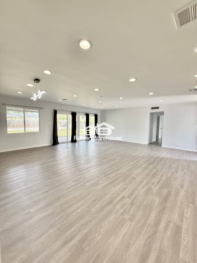 1930 E Missouri Ave in Phoenix, AZ - Foto de edificio - Building Photo