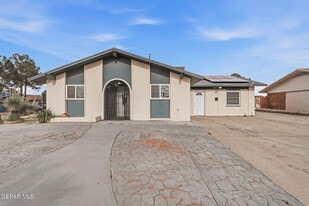 2624 Lake Victoria Dr in El Paso, TX - Building Photo
