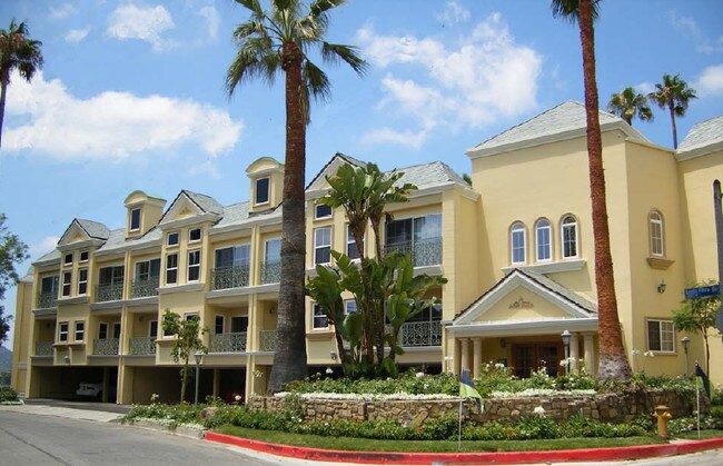 2301 Roscomare Road in Los Angeles, CA - Building Photo - Building Photo