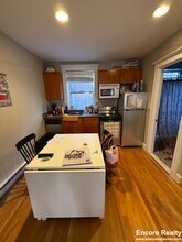 16 Cedar Ln Way, Unit 2 in Boston, MA - Foto de edificio - Building Photo